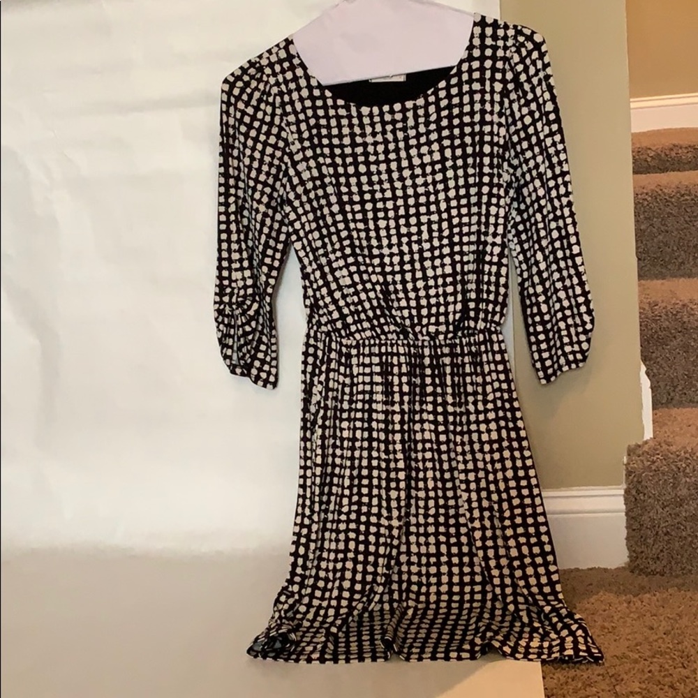 Knee length pattern dress. Casual